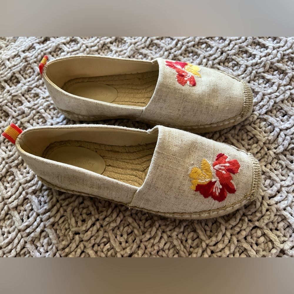 Vera Bradley Dune Embellished Espadrille Sz 8 Embroidered Floral Hibiscus Flats